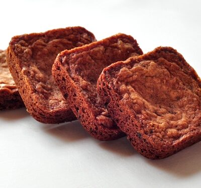 cinnamon pecan blondies