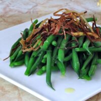 string beans with crispy leeks