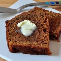 summer squash gingerbread loaf slices