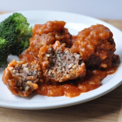 plate with meatballs and broccoli on the side