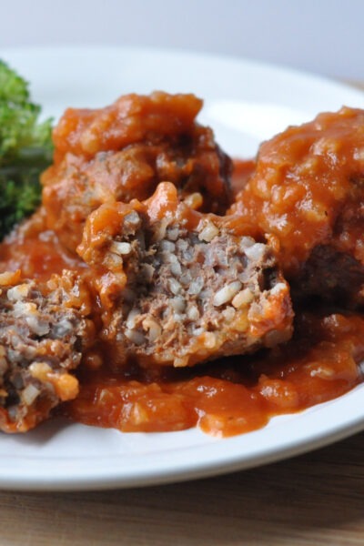 plate with meatballs and broccoli on the side