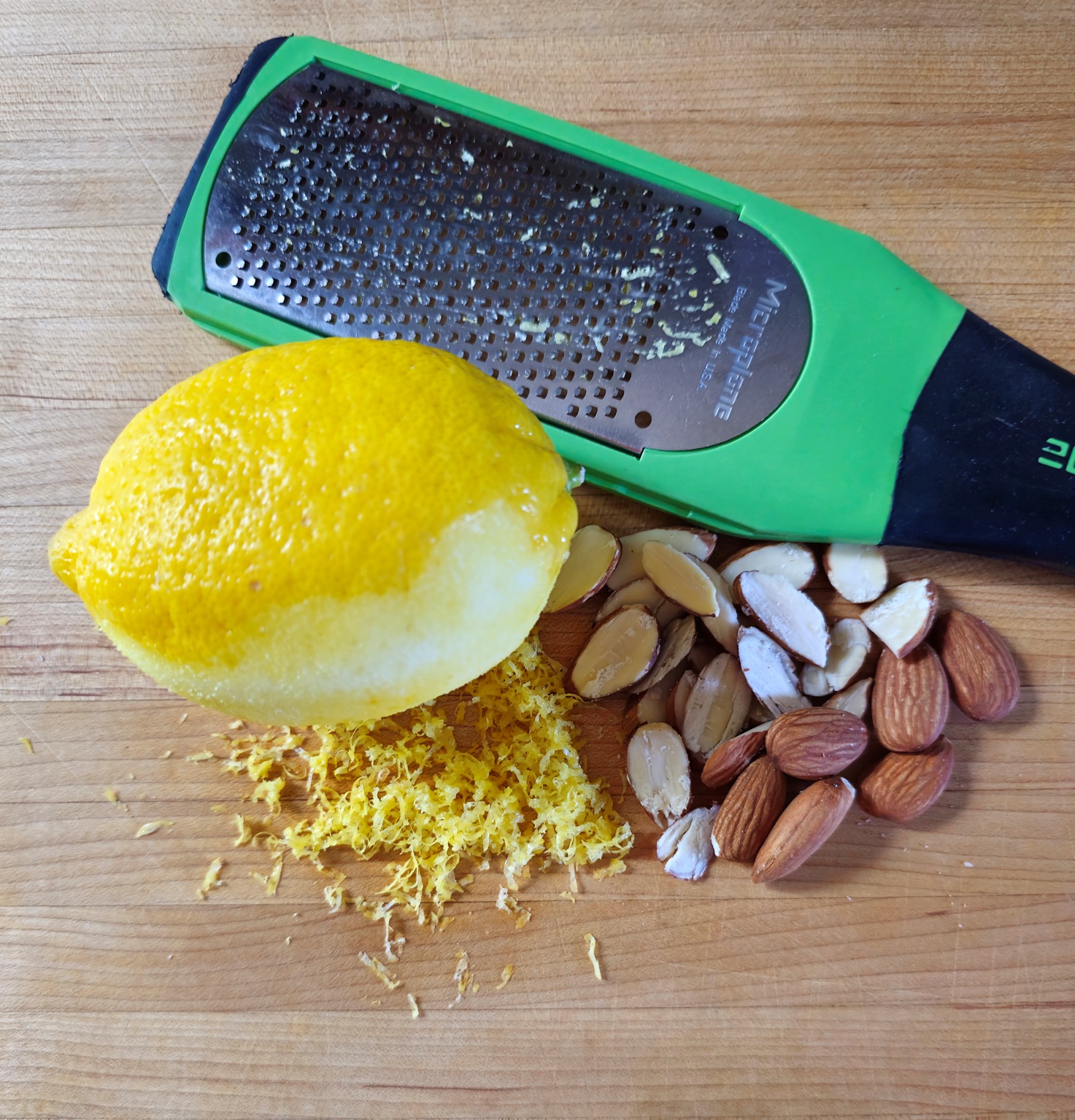 lemon and almonds