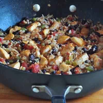 ONE PAN MEAL OF CHIPOTLE CHICKEN WITH BLACK BEANS AND RICE